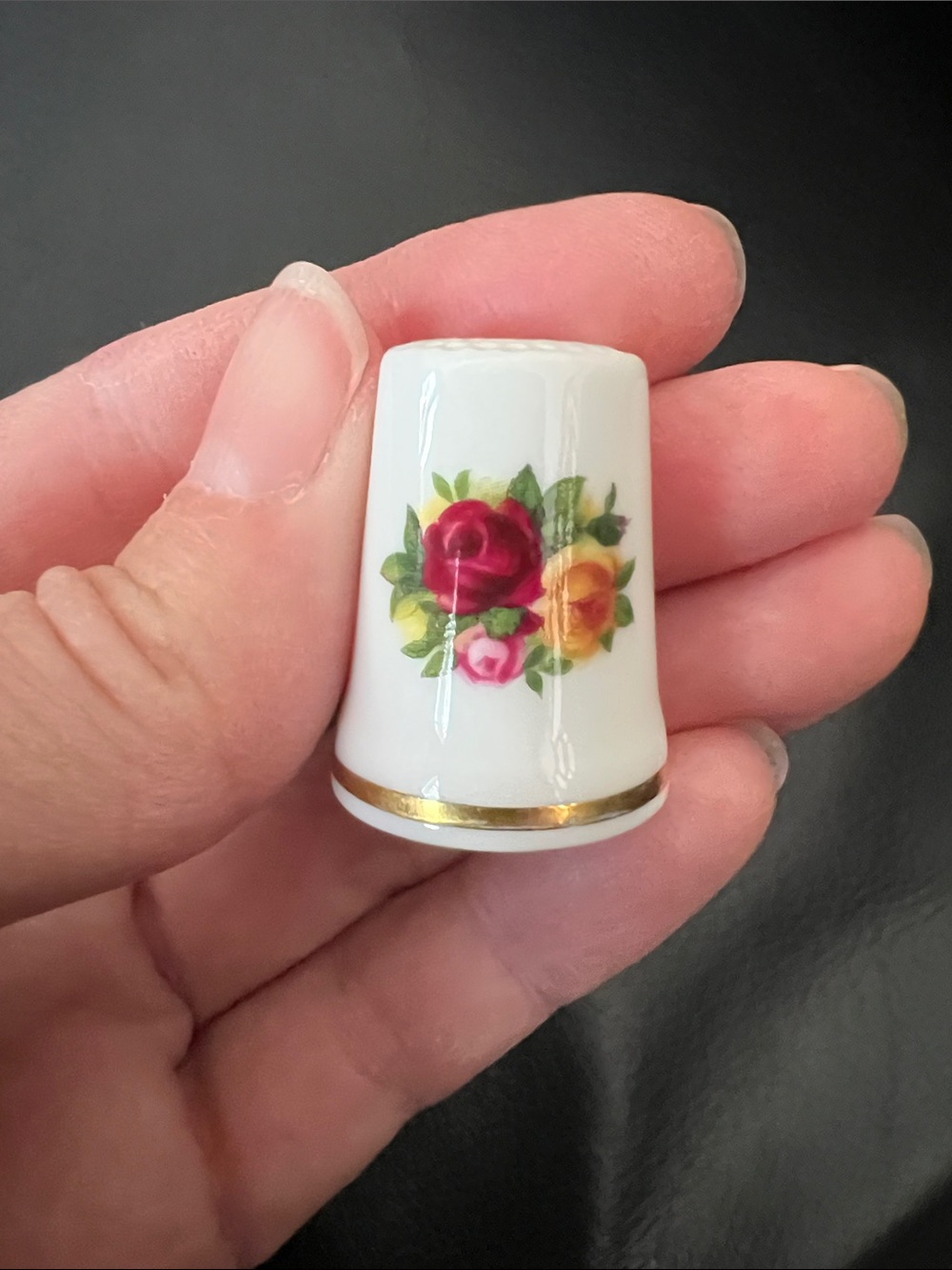 Old Country Roses Royal Albert England Porcelain Thimble